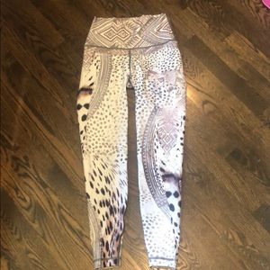 Snow leopard print leggings